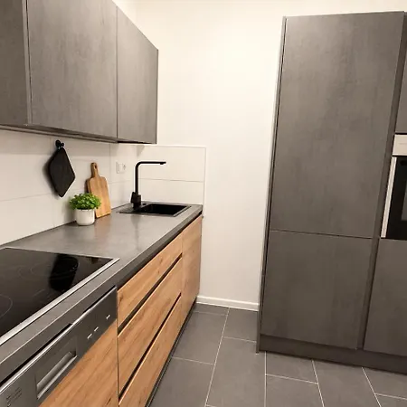 Für Berufstätige Mit 5 Einzelbetten, Smart Tv, Küche, Wifi, Balkon, Wama Apartment