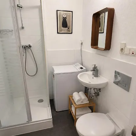 Apartment Für Berufstätige Mit 5 Einzelbetten, Smart Tv, Küche, Wifi, Balkon, Wama