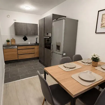 Für Berufstätige Mit 5 Einzelbetten, Smart Tv, Küche, Wifi, Balkon, Wama